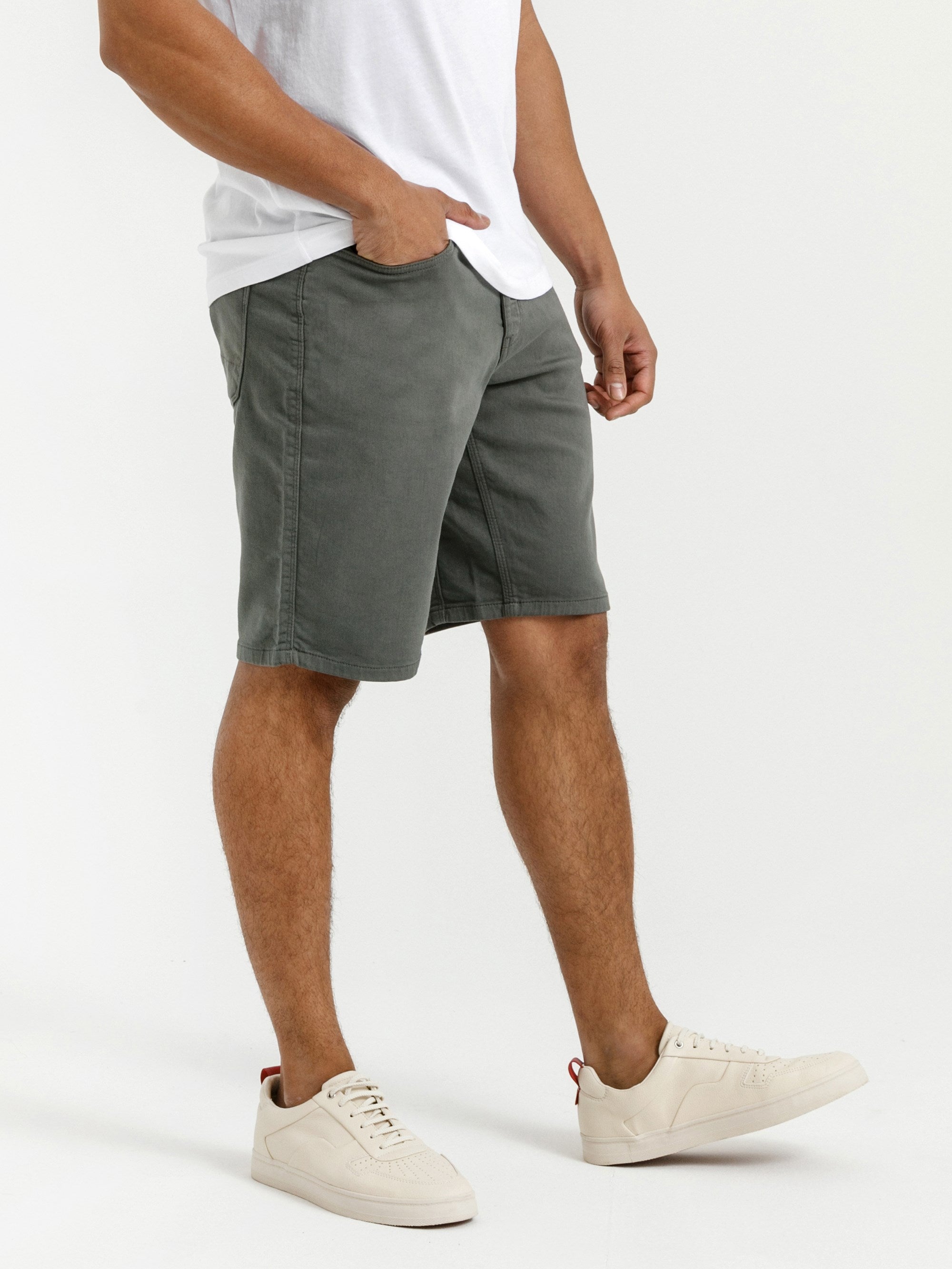 Duer Relaxed Men's Shorts – Sweat-Free Comfort