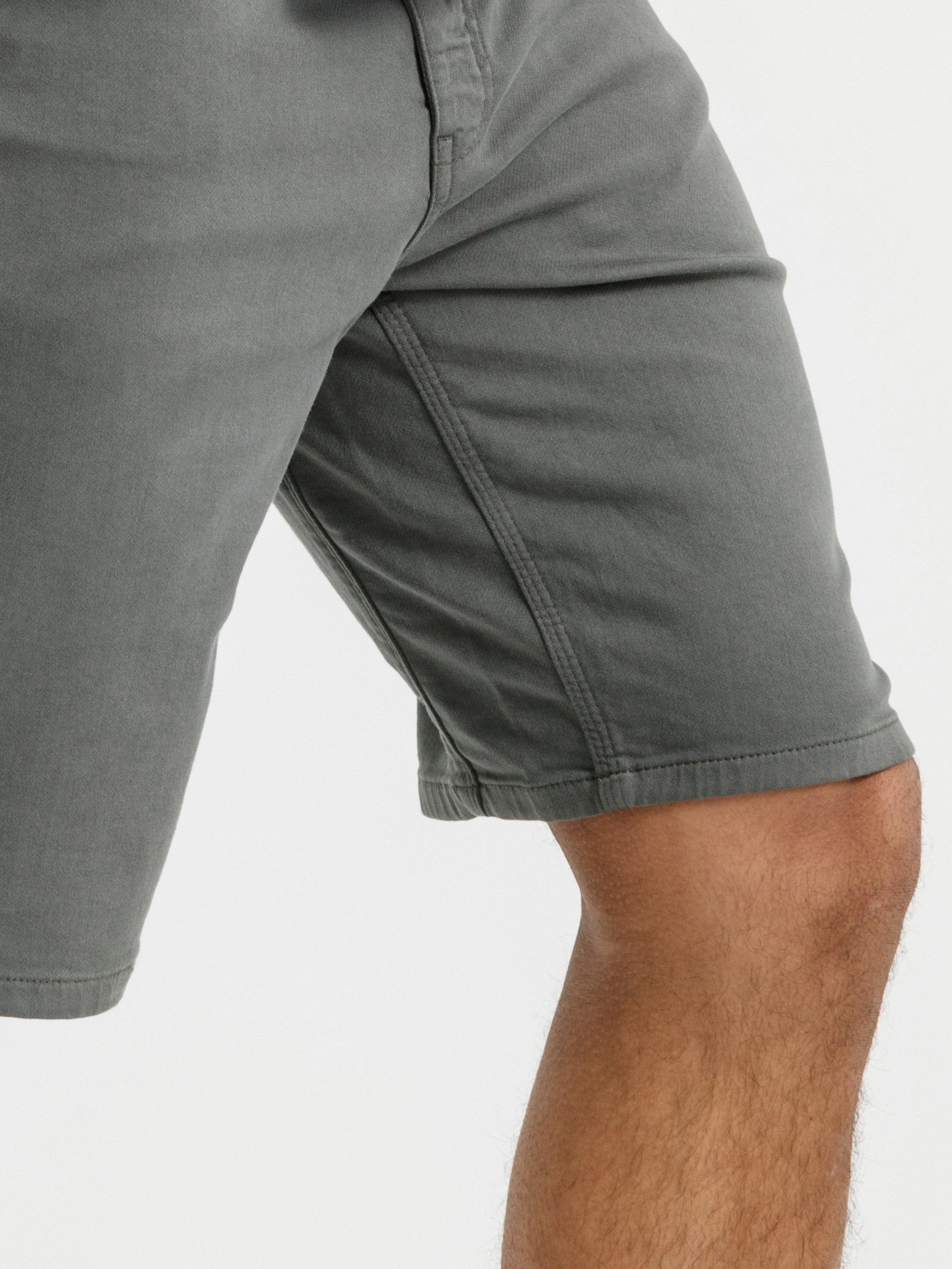 Duer Relaxed Men's Shorts – Sweat-Free Comfort